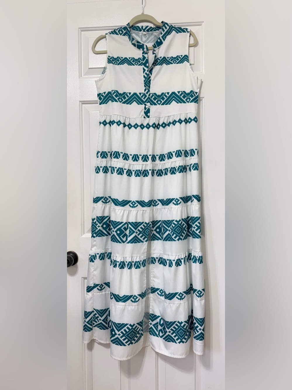 Amazon sleeveless Aztec pattern, green and white maxi dress size medium